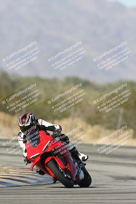 media/Dec-01-2025-Moto Forza (Mon) [[2daa91e15f]]/1-Advanced Group/Session 3 (Turn 3)/